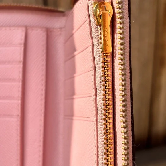 COACH Pink Crossgrain Leather Zip-Around Wallet RETAILS $238 - Picture 14 of 16